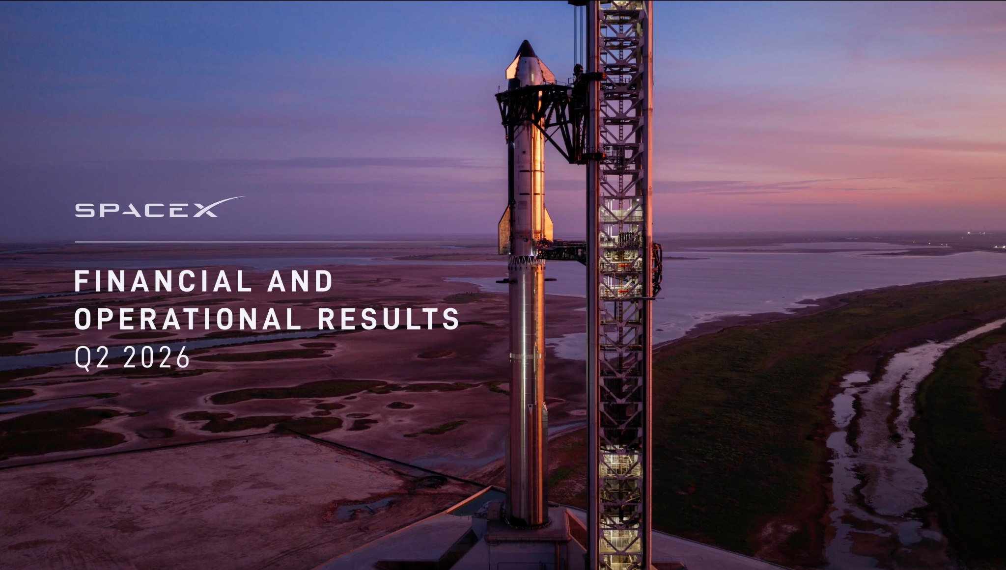 Starship компании SpaceX на стартовой площадке на закате, обложка отчета о финансовых и операционных результатах за второй квартал 2026 года.