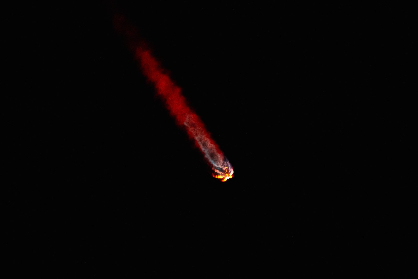 Photo: Joshua Conti / U.S. Space Force. Public domain in the United States. A Falcon 9 rocket carrying Starlink satellites in the night sky after lifting off from Kennedy Space Center.